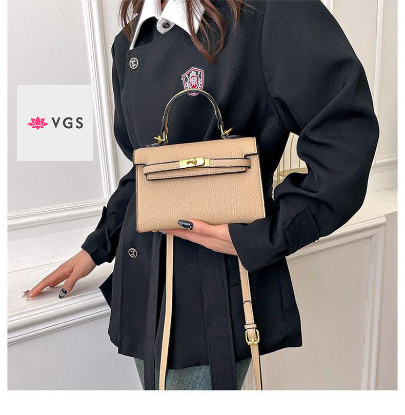Kelly-Style Structured Handbag with Turn-Lock Closure and Crossbody Strap VGS-0H0D17