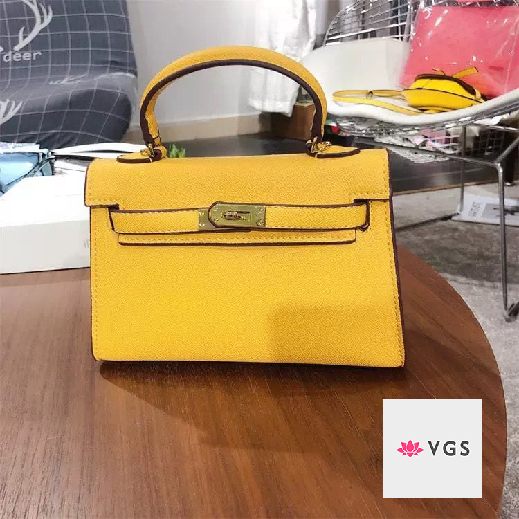 Kelly-Style Structured Handbag with Turn-Lock Closure and Crossbody Strap VGS-0H0D17